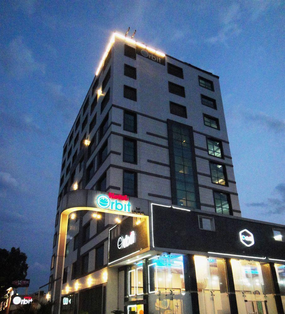 Hotel Orbit Chandīgarh Buitenkant foto
